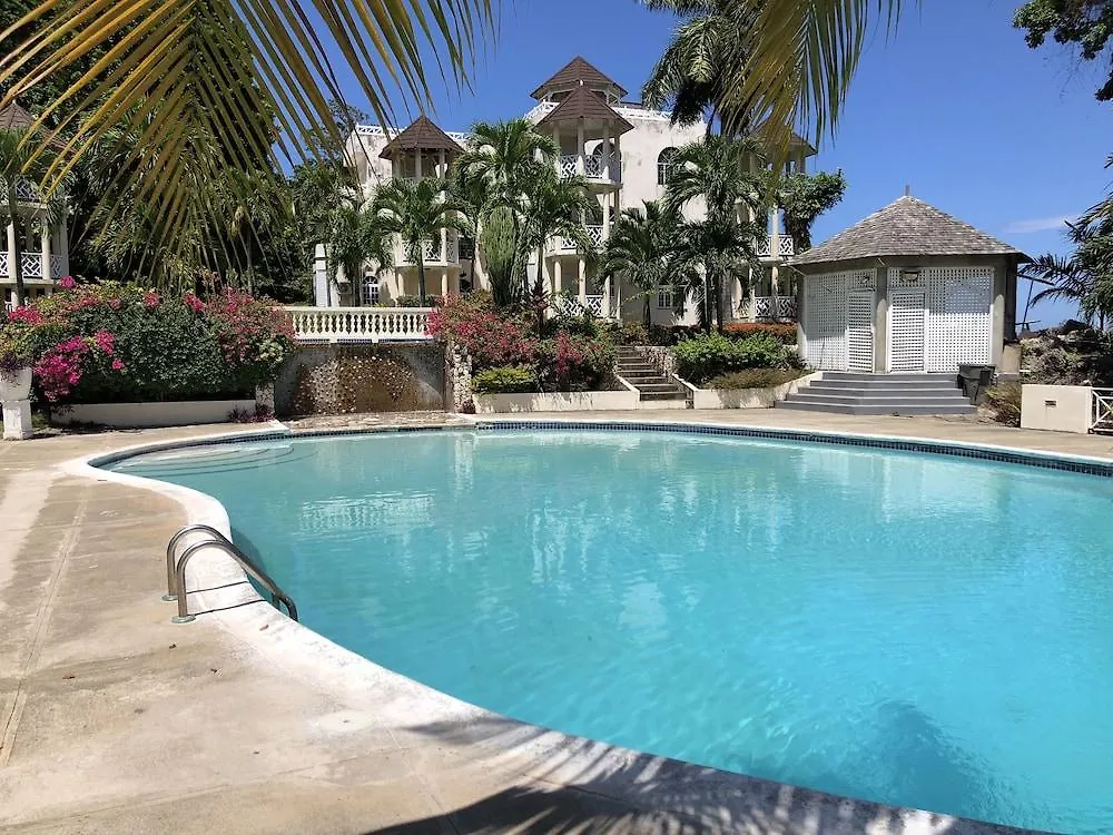 Skycastles Condominiums Ocho Rios 3*,