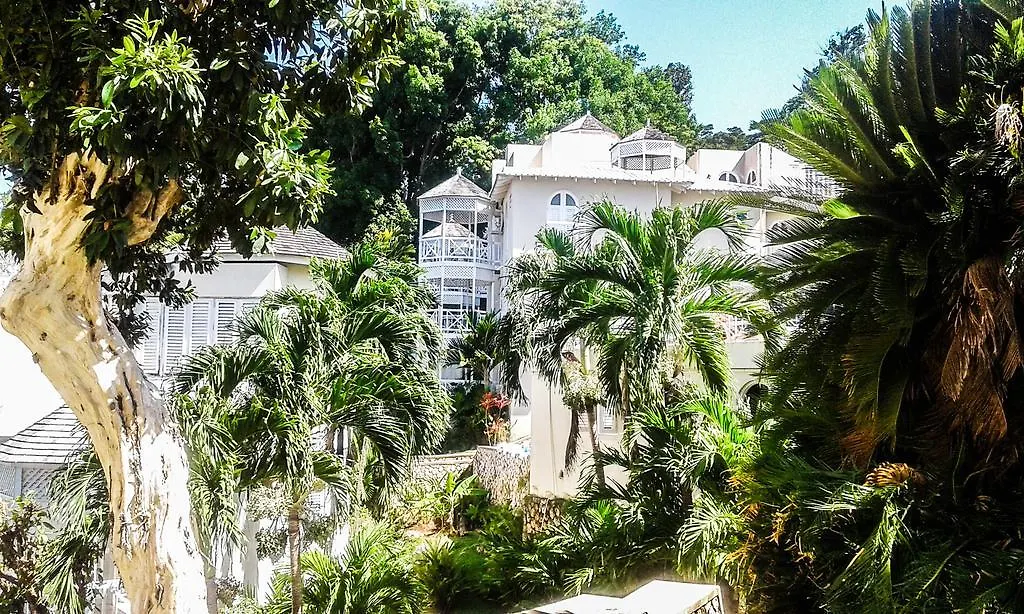 Skycastles Condominiums Ocho Rios 3*,