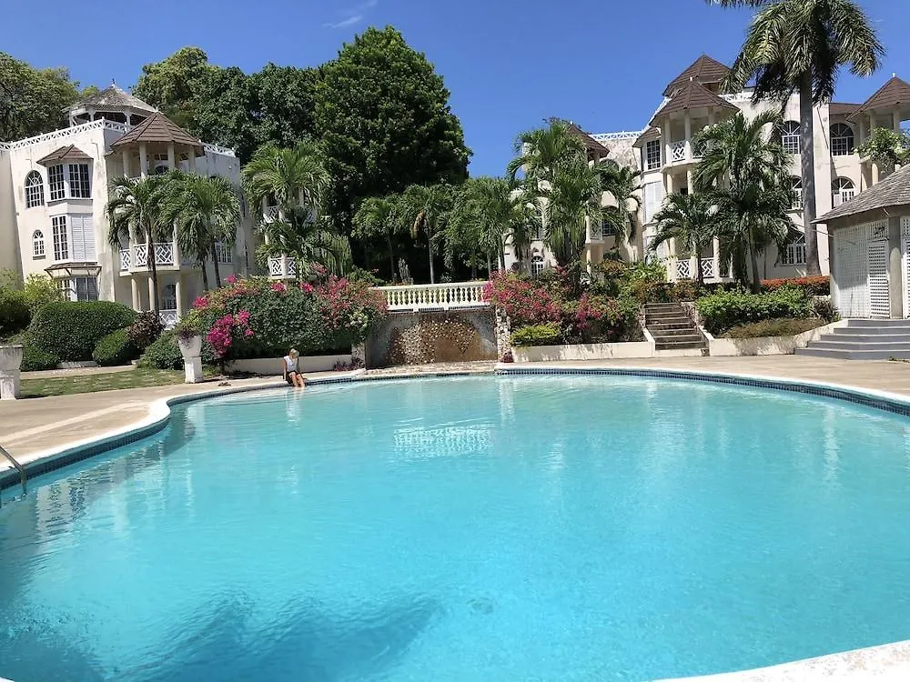 Skycastles Condominiums Ocho Rios 3*,